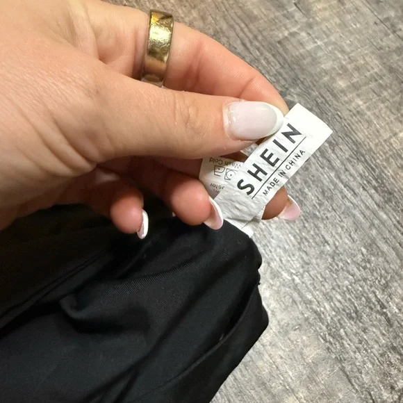 SHEIN Elegant Black Top - Picture 3 of 4